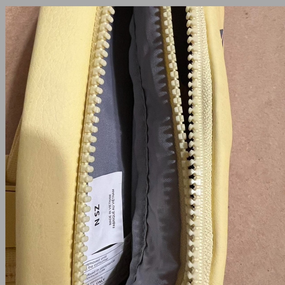 Yellow Reebok Fanny pack - Picture 3 of 3